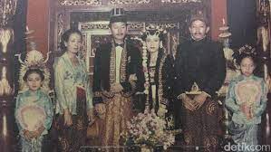 Ida yati, titik relawati, iit sriyantini. Foto Foto Notomiharjo Ayah Jokowi Yang Sempat Jadi Perbincangan