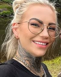 Faith Hoff's Instagram, Twitter & Facebook