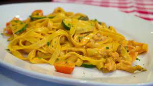 Aggiungere anche il basilico sempre tagliato a julienne. Tagliatelle Al Branzino Un Primo Di Mare Da Leccarsi I Baffi