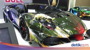 / lamborghini memasarkan 1 suv (lamborghini urus), 2 coupe (lamborghini aventador, huracan) di country. Raffi Ahmad Boyong Mobil Lamborghini Ke Kontes Modifikasi