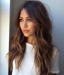 Andate, poi a frizionare con la piastra la ciocca attorcigliata alla stagnola e lasciate in posa per qualche minuto. Capelli Mossi Ecco Come Li Porteremo Nel 2018 Donna Piu Parrucchiere Di Torre Del Greco