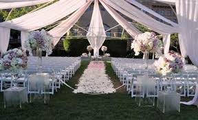 Preciosas ideas para decorar tu boda con regaderas vintage y arreglos florales. Decoracion De Una Boda En El Campo Paperblog