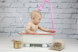 Ideal for a newborn, these infant bathtubs are smaller and fit inside or over a kitchen. Bathtub Baby Photography Newborn Vintage Prop Bath Tub Newborn 125 95 Picclick