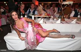 Diese häkelanleitung beinhaltet die beschreibung für alle teppichluder bzw. Janina Youssefian Teppichluder During The Angermaier Trachten Nacht 2015 At Postpalast In Munich On Septem Janina Youssefian Abschlussball Kleider Modestil