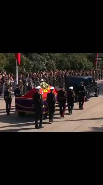 4 F35 jets honor Norway's 2 kings. This video excerpt is from Norwegian TV  coverage of the funeral of King Harald V. This is another of my tributes to  our good Norwegian