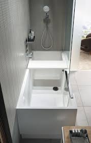 Bei Kleinen Badern Ist Mehr Drin Als Auf Den Ersten Blick Scheint Einzigartige Inspirationen Bei Www Wohn Dir Was De Duschbadewanne Kleines Bad Waschbecken Badewanne
