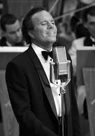 Julio iglesias is a spanish singer, songwriter and former professional footballer. Julio Iglesias Fans Home Facebook