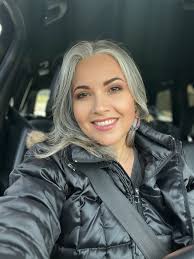 我的頭髮搭配雪的顏色,我超喜歡!! 親老50歲。 銀人姐妹