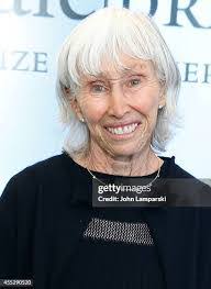 Francine Horn's Instagram, Twitter & Facebook