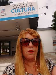 Esculturas em madeira