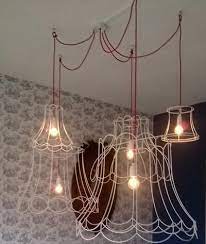 supergave lamp boven eettafel van oude lampenkappen en rood snoer lampenkappen doe het zelf lampenkap vintage lampenkappen
