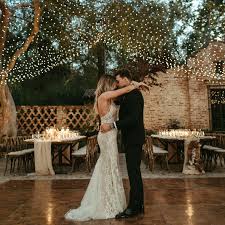Nestled along the hills of simi valley, our elegant our elegant wedding and special event facility, offers a picturesque setting for elegant indoor or outdoor events. A Dreamy Wedding At California S Hummingbird Nest Ranch