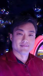 2/150, Do livro "150 poemas para você.", Às vezes… eu paro por um instante…  e penso em você., Meu coração… fica quietinho… mas feliz., Sua presença…  tem um calor que me trás paz., Seu sorriso… me faz ...