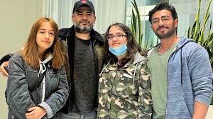 Zanka tv'de attilla uras'ın kızı yasemin uras'ın iddialarıyla aklım gitti. Surgunde Yasayan Gazeteci Said Sefa 5 Yil Sonra Cocuklarina Kavustu Zaman Avustralya