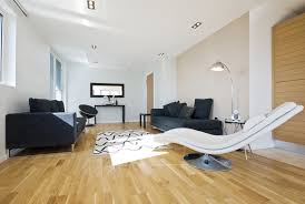 Parador laminat buche landhausdiele aus der produktlinie classic 1050 lässt individuelle wohnwünsche wahr werden. Helles Laminat Und Dunkle Mobel So Sieht S Gut Aus