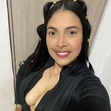 Stefani Hernández (@stefanijulieth)