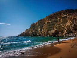 The beach is located in the central part of the island on the shores of mesara bay, on the south coastline of crete. Day Trip From Heraklion Knossos Matala Beach Nudists Red Beach