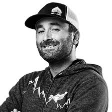 Chris Mort's Instagram, Twitter & Facebook