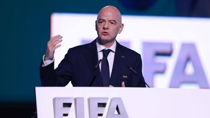 A ascensão de Gianni Infantino: o poder e os desafios do comando do futebol global