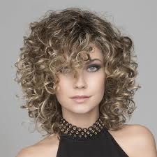 El corte de cabello en capas desgrafilado permite moldear fácilmente la figura del crecimiento del cabello estos cortes de cabello son muy fáciles de manejar, además ofrece sencillez a la hora de darle para pelo rizado no utilices este método. Pelo Colocho