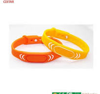 ‫2 قطعة عينة سوار معصمه uhf rfid العلامة تتفاعل المعصم الفرقة uhf 840-960  ميجا هرتز طويلة المدى epc gen2 iso18000-6c سوار تتفاعل العلامة - AliExpress‬‎