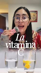 Spoiler: la vitamina C no previene la gripa 🍊🚫, Pero eso no significa que  no tenga funciones importantes., Usos reales de la vitamina C 👇, 1️⃣  Participa en la síntesis de colágeno (piel, huesos y ...