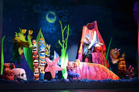 Free shipping on orders over $25 shipped by amazon. Characters Inside The Fish Tank Picture Of Finding Nemo The Musical Orlando Tripadvisor