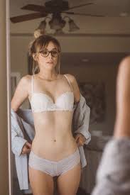 Acacia Brinley Clark - Free pics, galleries & more at Babepedia