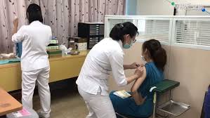 Jun 16, 2021 · 莫德納第二批6.3萬劑第三類可打 1萬劑針對邊境防疫人員 中央流行疫情指揮中心針對最新疫報做出說明，圖為示意圖。 az疫苗12日配達高雄，民生. Cwr Zjuzq7l4jm