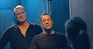 Er betreibt täglich krafttraining und übt sich in taijiquan. Jean Claude Van Damme Xix Black Water Im Knast U Boot Mit Dolph Lundgren Die Nacht Der Lebenden Texte