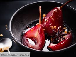 Poires Au Vin A La Creme De Cassis Recettes Recette En 2020 Recette Poire Au Vin Poires Au Vin Alimentation