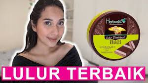 Jangan scrub, karena scrub kalau kulitmu masih ada jerawat aktif, nanti bakteri nya nyebar lagi hai adit,ini tulisan yang baik dan bagus banget menurut aku. Review Lulur Terbaik Murah Bagus Herborist Cokelat Rekomendasi Untuk Kulit Putih Mulus Youtube
