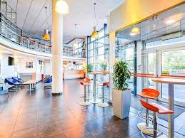 Este Hotel Da Rede Ibis Budget Est Aacute Localizado A 5 Minutos A P Eacute Da Esta Ccedil Atilde O De Metr Ocirc Porte D 39 Em 2020 Hotel Paris Estacao De Metro