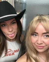 Amanda Leroux's Instagram, Twitter & Facebook