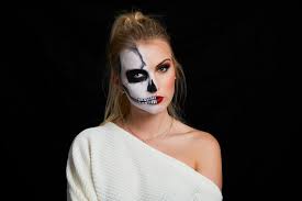 With eyeliner tricks and lots of blush, tiktok won't know what hit it. Happy Halloween Make Up Idee Katefully