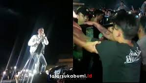 Pengunjung yang datang mayoritas keluarga, komunitas, maupun tetapi, sangat di sayangkan pemandian cipanas nagrak saat ini ditutup sementara oleh pemilik lahan tanpa ada pemberitahuan di depan lokasi ataupun di sosial media. Konser Repvblik Di Nagrak Sukabumi 3 Pria Mabuk Diamankan Polisi