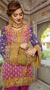 Dholki Mayun Mehndi Baraat Outfit Inspo For Guests In 2020 Pakistani Couture Simple Dresses Create Outfits