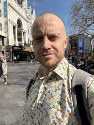 I'm not paying you to have lunch!” This is what a contact was recently…