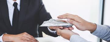 Existenţa infracţiunii de primire de foloase necuvenite nu este subordonată vreunei condiţii privind locul săvârşirii. Luarea De MitÄƒ Despre Normele Legale De Incadrare A Faptei