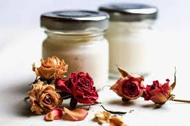 1) tout d'abord, récupérez le jus du citron jusqu'à la dernière goutte en le pressant bien. Diy 4 Recettes Pour Fabriquer Sa Creme De Jour Maison Beaute Cherie