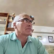 استشهاد الدكتور فؤاد دربولي على يد عناصر الفصائل بحمص لأسباب ط!ئفية..وهو  دكتور في هندسة الطاقة الكهربائية ويعمل في محطة جندر الكهربائية، استشهد صباح  اليوم، 28/10/2025، بعد اعد!مه على يد عصابات الفصائل حيث