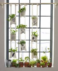 Plantes Suspendues Un Diy Ikea Pour Faire Une Jardiniere Murale Jardiniere Suspendue Potager Domestique Jardiniere Interieur