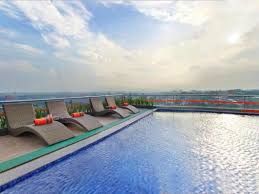 Referensi kami yang terakhir adalah holiday inn bandung pasteur, yang merupakan hotel bintang 4 dengan alamat di jalan dr. 8 Hotel Di Bandung Dengan Kolam Renang Rooftop