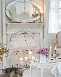 Egal ob blümchenkissen, abgewetzter perserteppich oder spitzengardinen, sie alle sind teil der shabby chic deko. Wohnzimmereinrichtung Im Shabby Chic Stil 55 Beispiele