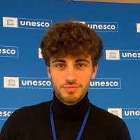 4400+ profili “Lucarelli”