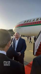— лукашенко ощущает поддержку москвы? Samolet Aleksandra Lukashenko Prizemlilsya V Baku