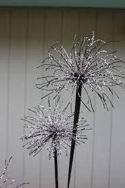Take A Dead Agapanthus Lily Of The Nile Blossom Spray Paint It Any Color While Wet Sprinkle Blue Flower Arrangements Flower Arrangements Agapanthus