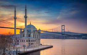 Bu yapı neo barok tarzda yapılan bir camidir. Ortakoy Mosque Besiktas Istanbul Places Picked By Brani