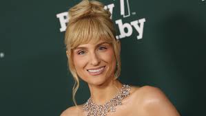 Mia Sara makes first red carpet appearance in 15 years