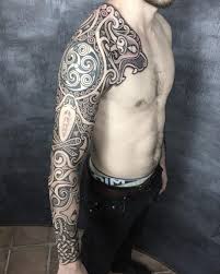 Tatuagem Celta Significados E Ideias Tatuagem Org Tatuagens celtas possuem formas entrelaçadas, onde os principais elementos utilizados são os símbolos celtas, animais e cruzes. tatuagem celta significados e ideias